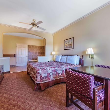 Super 8 By Wyndham Greenville Exterior foto