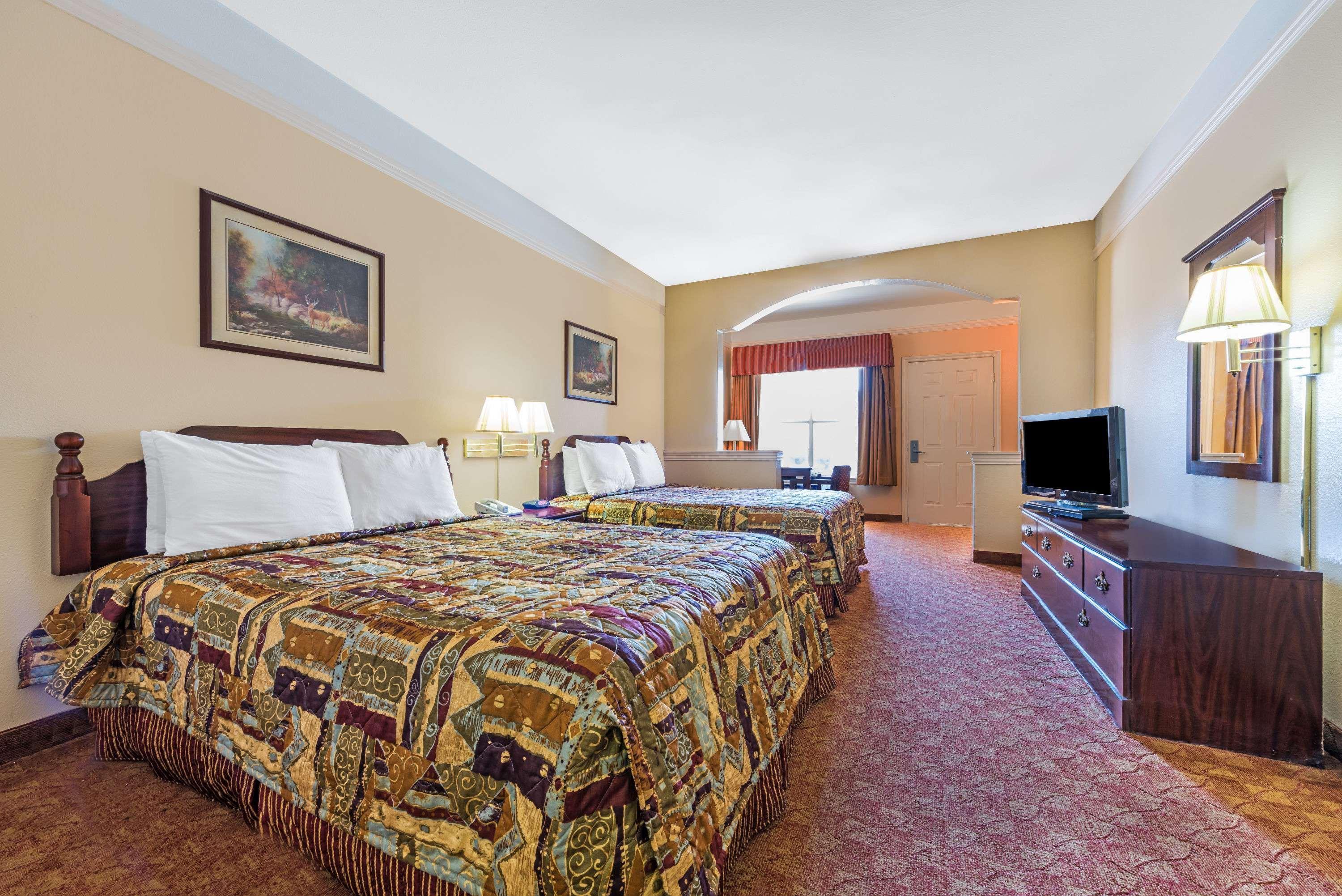 Super 8 By Wyndham Greenville Exterior foto